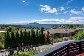 Beauty By The Bay Beautiful Lake views - Taupo - 1
