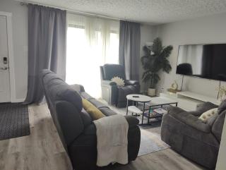 Elegant upper unit bungalow - 10 mn from downtown - Calgary - 6