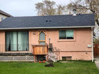 Elegant upper unit bungalow - 10 mn from downtown - Calgary - 8
