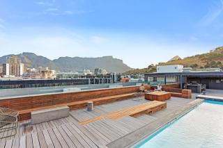 Luxury, modern apartment with rooftop pool - 9
