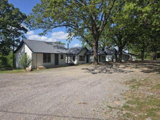 Escape to Cookson Resorts A Historic Retreat Near Lake Tenkiller - 0