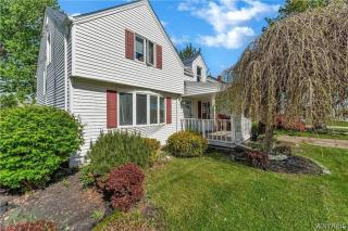 511b) Massive 4 bedroom with fenced yard - Buffalo - 0