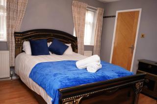 Blossom House* For Large Groups* Near Sutton Park* - Birmingham - 5