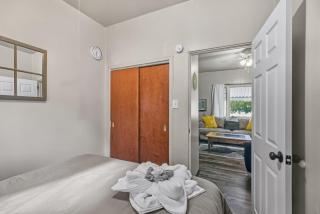 Cozy Boho Hideaway 1BR Retreat Smart TV - 7