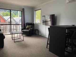 Robins Retreat-Town Center - Parking - Easy access - 2