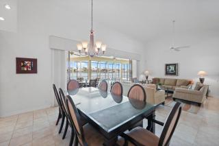 Unique waterfront home with pool, spa and guesthouse - 5