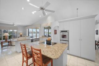 Unique waterfront home with pool, spa and guesthouse - 1