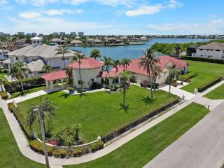 Unique waterfront home with pool, spa and guesthouse - 0