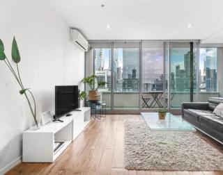Minimal at Altitude - Poolside Stay by CBD Landmarks - Melbourne - 5