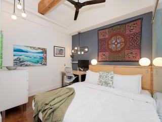 Old Town Retreat-your artful escape in Victoria’s historic Old Town by Victoria Prime! - 2