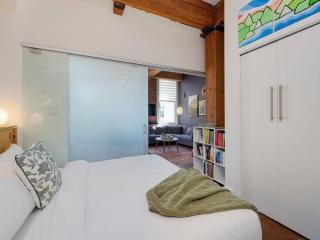 Old Town Retreat-your artful escape in Victoria’s historic Old Town by Victoria Prime! - Victoria - 3