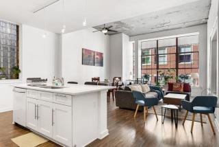Best location!Great views on the deck, Large unit! - Pittsburgh - 9