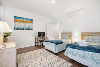 Best location!Great views on the deck, Large unit! - Pittsburgh - 5