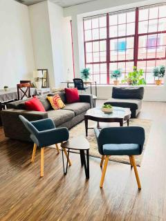 Best location!Great views on the deck, Large unit! - Pittsburgh - 2