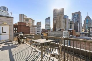 Best location!Great views on the deck, Large unit! - Pittsburgh - 4
