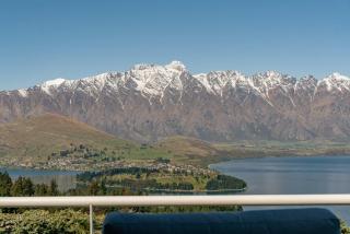 Fabulous Lake View Home All new furniture - Queenstown - 9