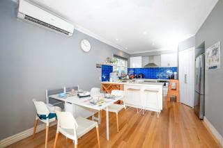 Family-Friendly 2BR Home Near Eastland BBQ Toys & Free Parking - Ringwood East - 3