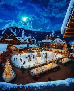 Spruce Peak Resort luxury 3 Bedrm 2levelApartment - Stowe - 0