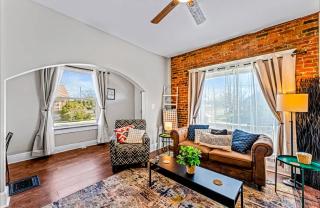 Stylish Home in Historic District Near Riverwalk - Jeffersonville - 0