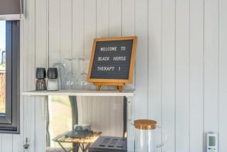 Black Horse Cabin 1 by Tiny Away - Parakakau - 2