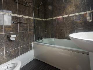 Newlands Lodge Deluxe Family Room 3 - Stoke on Trent - 7