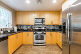 Waterfront 2BR Duplex Stunning Marina Views - Los Angeles - 6