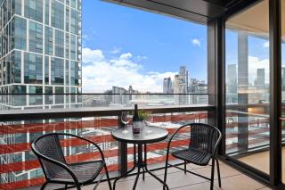 Docklands Vertica - Poolside Living above CBD Energy - Melbourne - 9