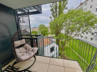 Modern Danube Apartment with Balcony & Free Parking - Viena - 0