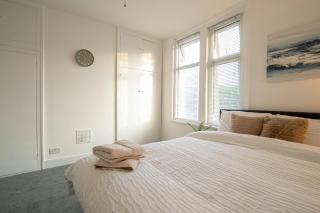 3 Bed Stylish & Spacious Home, Sleep up to 7ppl - 2
