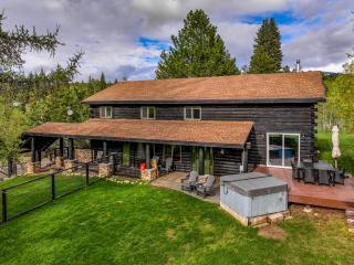 Black Fork Lodge - Beautiful log home on 2.5 acres with trailer parking and panoramic views - McCall - 6