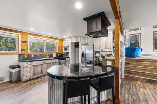 Black Fork Lodge - Beautiful log home on 2.5 acres with trailer parking and panoramic views - McCall - 4