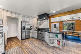 Black Fork Lodge - Beautiful log home on 2.5 acres with trailer parking and panoramic views - McCall - 3