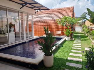 4 BR Villa Satria with Private Pool - Munggu - 0