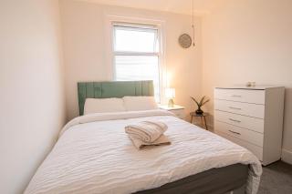 3 Bed Stylish & Spacious Home, Sleep up to 7ppl - 6