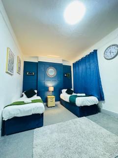 4 Bed House with Garden and Hot Tub - Near City Centre - Cardiff - 8