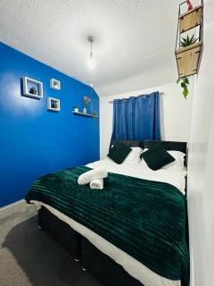 4 Bed House with Garden and Hot Tub - Near City Centre - Cardiff - 5