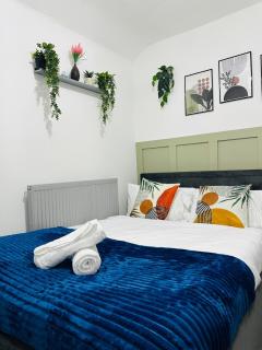 4 Bed House with Garden and Hot Tub - Near City Centre - Cardiff - 4