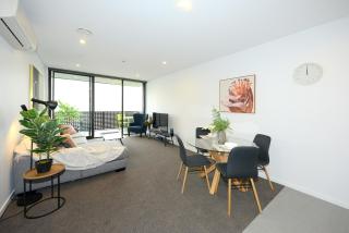 Relax and Unwind - Central City Hideaway with Carpark - 6