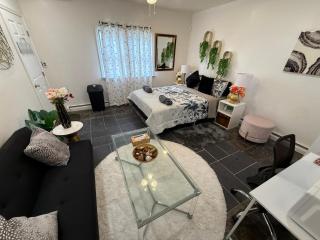 Designer 2 Rooms Modern Luxury Pad - Massapequa - 0