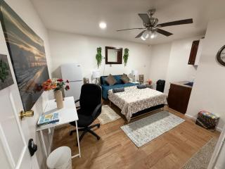 Designer 2 Rooms Modern Luxury Pad - Massapequa - 7