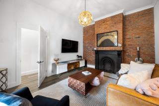 Velvet Cottage - Couple's City Escape with Courtyard - 4