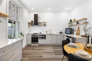 Velvet Cottage - Couple's City Escape with Courtyard - 1