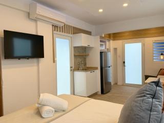 New! Cozy Cool Studio Near Beach! - San Juan - 5