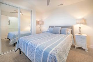 Village Breeze - Heated Pool, Private Patio, Village and Beach! - Siesta Key - 5