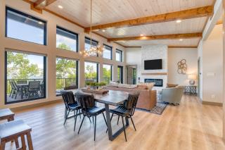Grand Vista Retreat by AvantStay Luxury Group Retreat w Indoor Pool, Arcade & 56-Mile Views - 3