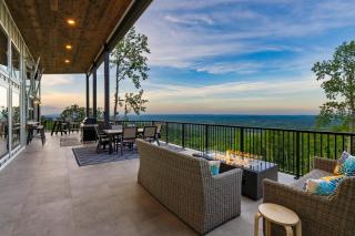 Grand Vista Retreat by AvantStay Luxury Group Retreat w Indoor Pool, Arcade & 56-Mile Views - Sevierville - 0