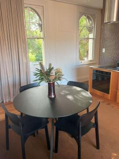 Le Salon Luxury City Apartment with Free Parking - Launceston - 7