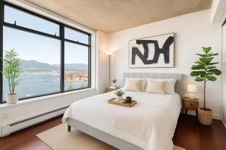 Luxury 2BR Apartment with Floor-to-Ceiling Windows and Mountains - Vancouver - 7
