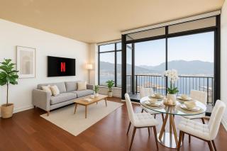 Luxury 2BR Apartment with Floor-to-Ceiling Windows and Mountains - Vancouver - 6
