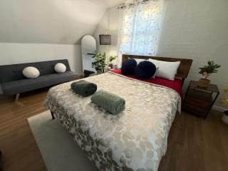 Elegantly Charming Long Island Stay - Farmingdale - 6